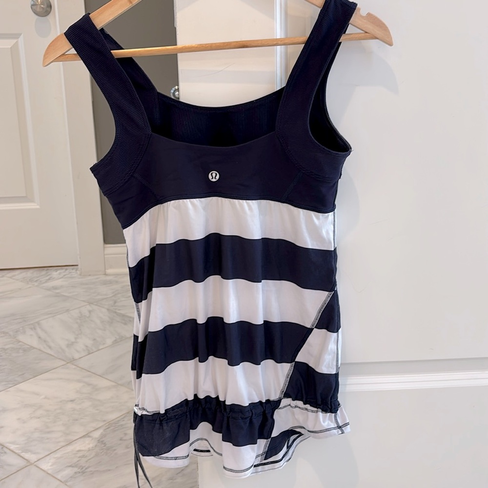 Lulu lemon stipe tank loose fit with cinch bottom